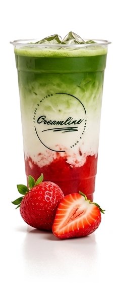 Iced Strawberry Matcha im Creamline-Becher mit frischen Erdbeeren