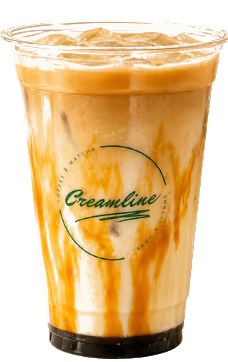 Iced Caramel Macchiato im Creamline-Becher mit Karamellsauce